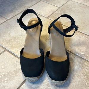 Me too wedge espadrille size 9